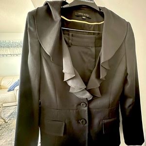 Ann Klein Ruffled 2pc suit with pants